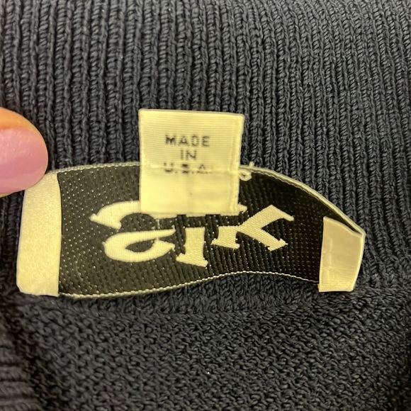 ST JOHN Vintage SJK Navy Blue Knit Zipper Jacket Gold Cloisonne Charm Size 4 - Picture 10 of 11